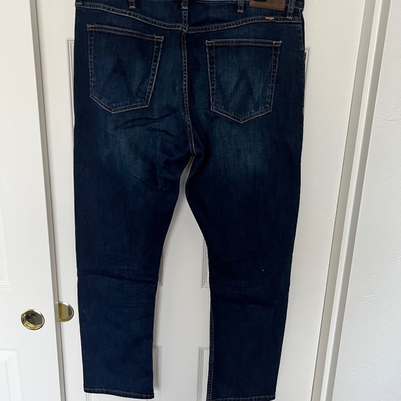 Wrangler Slim Fit Jeans - Picture 2 of 3